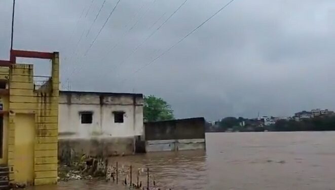 Jamshedpur flood : जमशेदपुर में फिर से बाढ़, खरकई और स्वर्णरेखा नदी खतरे के निशान से ऊपर बहने लगा, कई इलाके जलमग्न