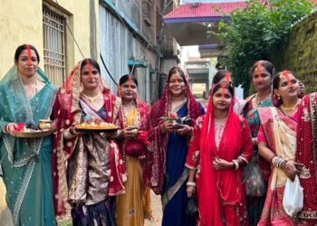 Jamshedpur teej : 24 घंटे के निर्जला उपवास के बाद जमशेदपुर में सुहागिनों ने किया तीज व्रत का पारण Jamshedpur teej : 24 घंटे के निर्जला उपवास के बाद जमशेदपुर में सुहागिनों ने किया तीज व्रत का पारण