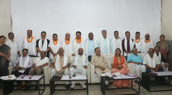 Jharkhand Kshatriya Sangh : क्षत्रिय संघ की बागबेड़ा इकाई का हुआ पुनर्गठन, राजेश सिंह बने अध्यक्ष Jharkhand Kshatriya Sangh : क्षत्रिय संघ की बागबेड़ा इकाई का हुआ पुनर्गठन, राजेश सिंह बने अध्यक्ष