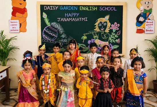 Jamshedpur daisy garden school : जुगसलाई के डेजी गार्डेन स्कूल में जन्माष्टमी से पूर्व कार्यक्रम आयोजित, नौनिहालों ने राधा-कृष्ण बनकर मन मोहा Jamshedpur daisy garden school : जुगसलाई के डेजी गार्डेन स्कूल में जन्माष्टमी से पूर्व कार्यक्रम आयोजित, नौनिहालों ने राधा-कृष्ण बनकर मन मोहा
