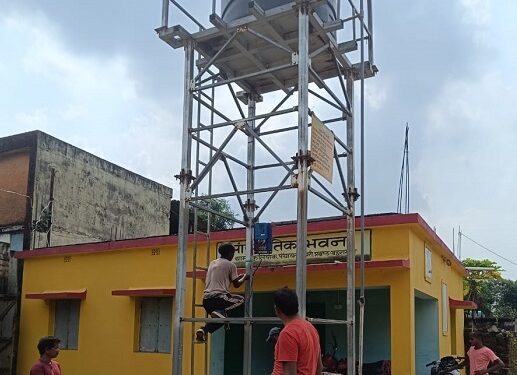 Sharpbharat news effect : शार्प भारत में प्रकाशित खबर के पश्चात पदाधिकारी ने कुलियंक गांव में ठप पड़े सोलर टंकी का करवाया मरम्मत